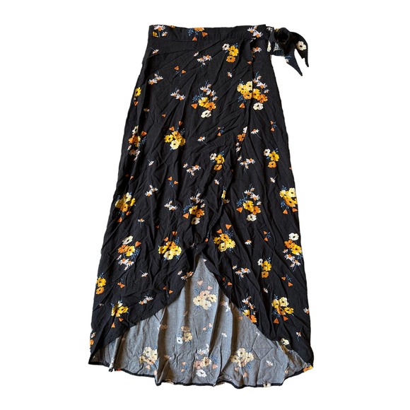 H&M Dresses & Skirts - H&M Black Floral Midi Wrap Skirt Size 0